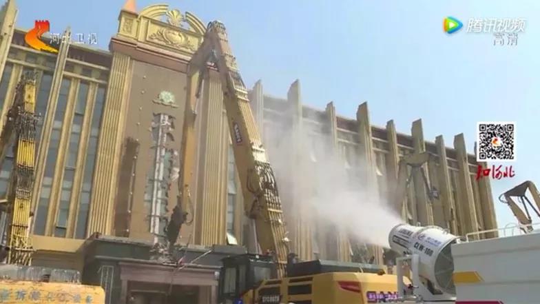 程力抑塵車助力雄安綠色環(huán)保第一拆大顯身手,被央視及河北電視臺(tái)等主流媒體重點(diǎn)報(bào)道