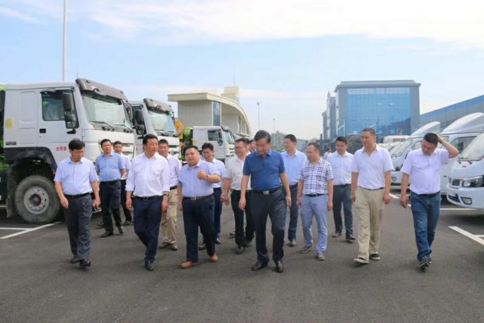 武漢市黃陂區委吳書記等區領導一行蒞臨程力重工指導工作