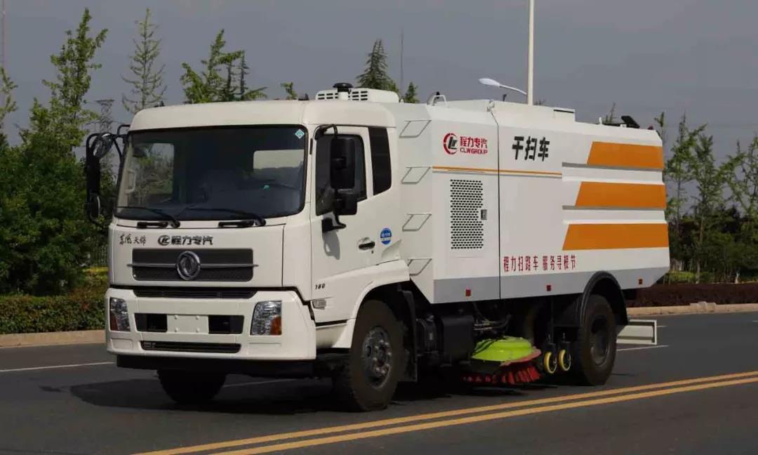 程力批量環(huán)衛(wèi)車助力“2018世界華人尋根節(jié)“環(huán)衛(wèi)清潔，為中國(guó)專汽之都增添榮耀受到社會(huì)各界廣泛贊譽(yù)