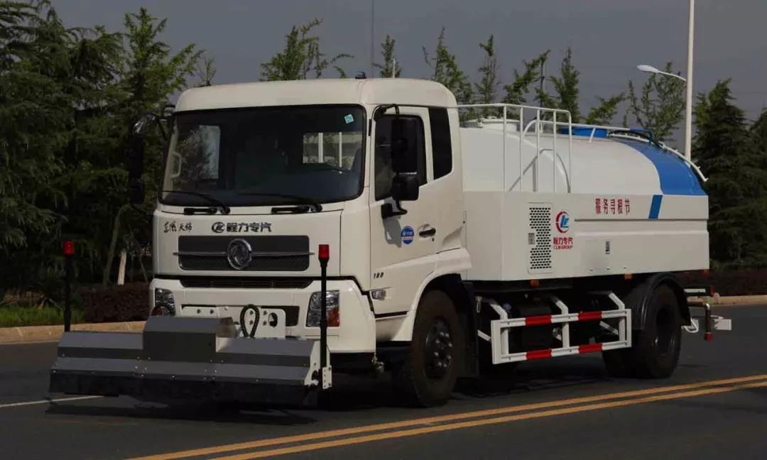 程力批量環(huán)衛(wèi)車助力“2018世界華人尋根節(jié)“環(huán)衛(wèi)清潔，為中國(guó)專汽之都增添榮耀受到社會(huì)各界廣泛贊譽(yù)